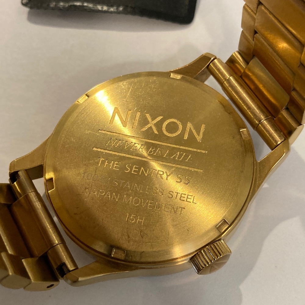 Nixon Sentry SS, gold tones, metal bracelet, new battery, spare links - Picture 9 of 11